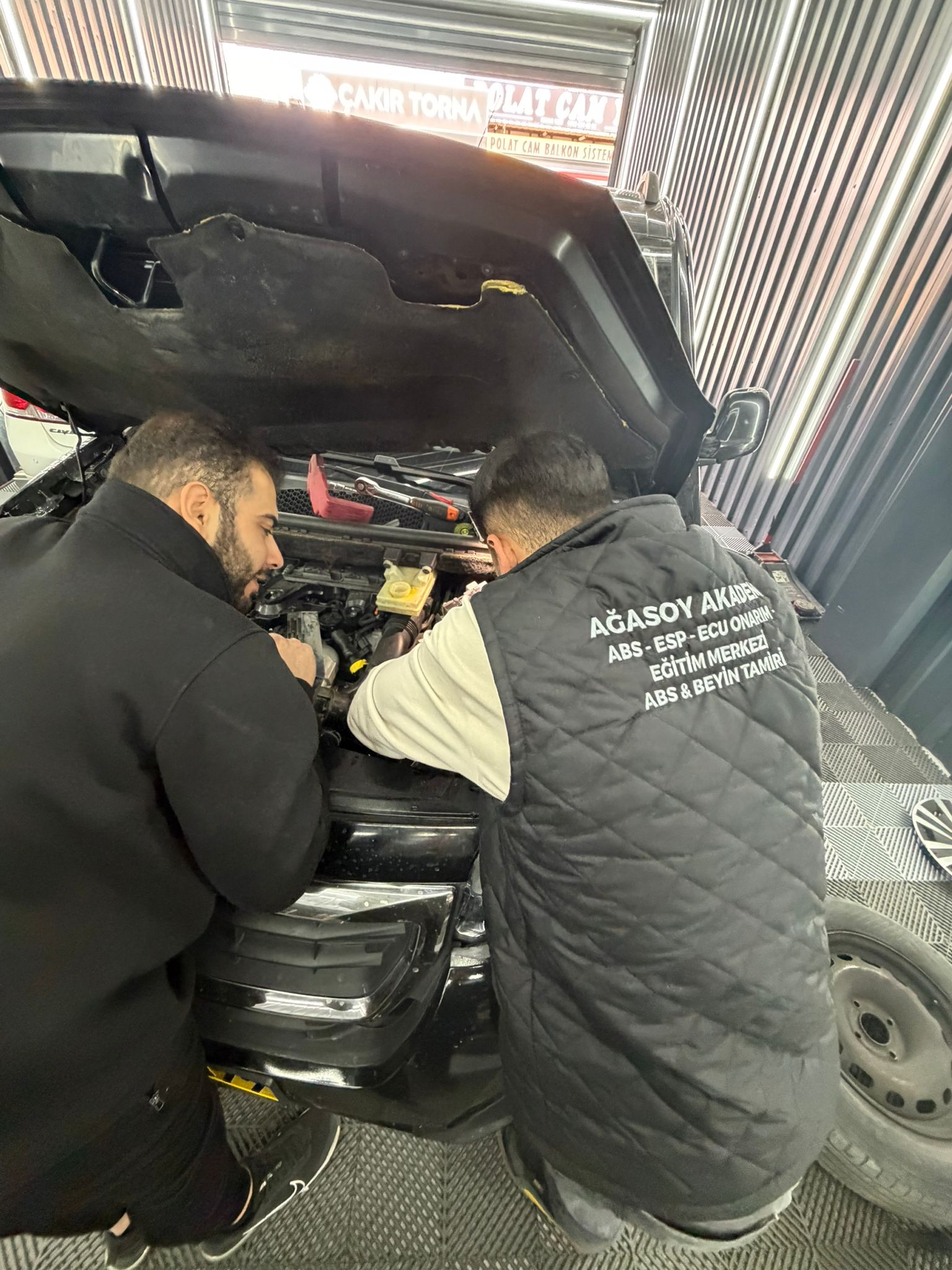 ARAÇ ÜSTÜNDE CANLI ARIZA ÇÖZÜMÜ